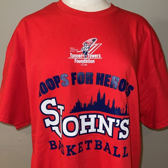 NWOT Unisex St. John’s University Men’s Basketball Tshirt - Picture 5 of 6